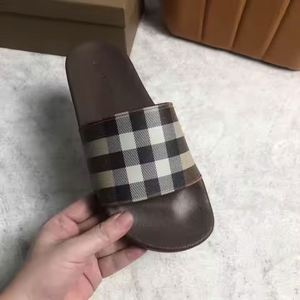 Vente directe d'usine de pantoufles pour hommes de haute qualité. Chaussons pour femmes. - Product Image 4