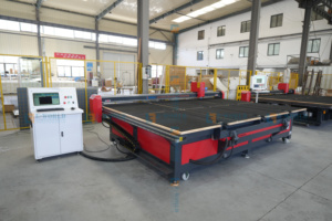 Machine de découpe de verre CNC de haute précision avec bras de chargement manuel sous vide pour verre trempé, murs-rideaux et portes de douche - Product Image 4