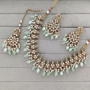 Ensemble collier ras-de-cou ethnique en alliage plaqué argent avec perles de cristal multicouches vert menthe émeraude et boucles d'oreilles clous en zircon cubique - Product Image 1