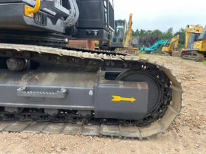 Excavatrice Volvo EC200 d'occasion à prix avantageux, modèle 2022, 20 tonnes, bon état, moteur et boîte de vitesses fiables, fonctionnement à haute vitesse - Product Image 4