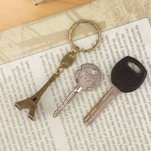 Llavero Metálico con Colgante de la Torre <span class=keywords><strong>Eiffel</strong></span> Retro - Regalo Creativo para Hombres, Mujeres, Estudiantes y Niños - Product Image 5