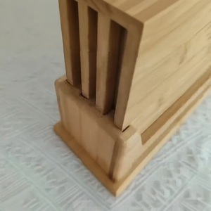 Juego de tablas de cortar de bambú Fiery Chef con soporte y diseño etiquetado para uso en la cocina - Product Image 3