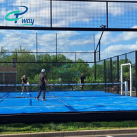 Plateforme de padel flottante modulaire en acier surélevée avec système de piétement réglable en hauteur