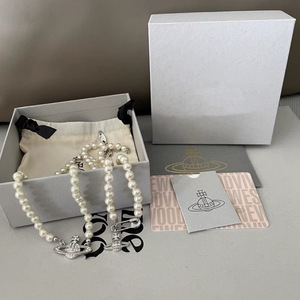 Collier de luxe Empress Dowager Vivienne Cyber Classic avec diamants et perles légères, chaîne de clavicule en satin, pendentif haute couture pour femme - Product Image 3