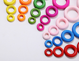 ACASAARTO LP230414 Anillo de madera redondo sin terminar de colores sólidos Fabricación de joyas DIY con cuentas de madera - Product Image 3