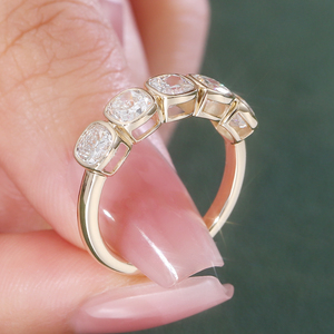 Fábrica de Joyería Personalizada: Anillo de Diamante de Laboratorio con Corte Cojín y Engaste de Bisel, Oro Sólido de 18K, Unisex, Anillo de Eternidad 1/3, Anillo de Boda - Product Image 3