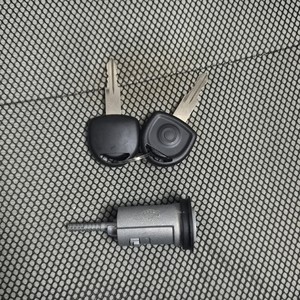 Cylindre de serrure de contacteur d'allumage 0913652 avec 2 clés pour Opel Vauxhall 1998 - Product Image 2