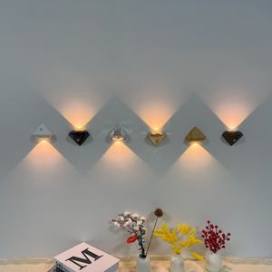 Lampe murale LED intelligente rechargeable à détecteur de mouvement pour intérieur, petite, à fixation magnétique, idéale pour couloir et escalier - Product Image 4