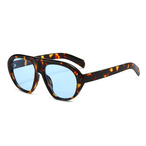 Gafas de Sol Clásicas Extra Grandes UV400 Unisex, Montura de PC Vintage de los 70, Logotipo Personalizado, Estilo Piloto, Degradado Transparente Blanco - Product Image 6
