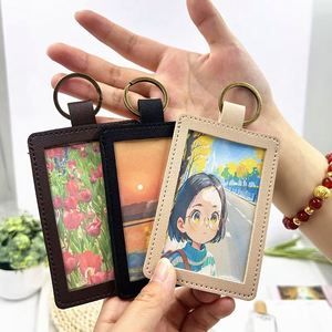 ที่ใส่บัตรรูปภาพแนวตั้งพร้อมพวงกุญแจ หนัง PU ของที่ระลึก ป้องกันรูปภาพ ที่ใส่บัตรรูปภาพ พวงกุญแจ - Product Image 1