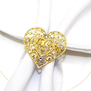 Günstige Valentinstag Servietten ring halter Metall Liebe Servietten ring Aushöhlen Herzform Servietten ringe für die Hochzeit - Product Image 4