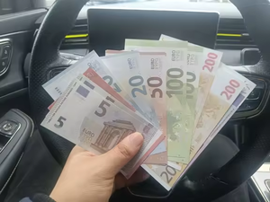 Faux billets en papier pour jeux de rôle - Halloween, Nouvel An chinois, Remise de diplôme, Noël, Diwali - Utilisation multi-occasions - Durables - Product Image 1