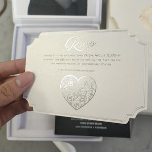 Invitación de Boda Personalizada con Monograma y Foto en Caja con Elegante Tarjeta de Acrílico Negro y Tarjeta RSVP con Papel Plateado, Juego de Invitaciones de Matrimonio - Product Image 2