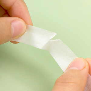 Ruban de papier texturé à haute viscosité, blanc, 12 mm x 10 m, facile à déchirer pour la peinture et le marquage - Product Image 3
