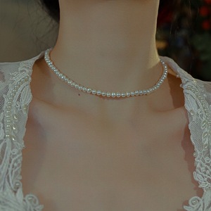 Collier en perles d'eau douce naturelles à haute luminosité pour femmes, style Hepburn, avec un design de niche, polyvalent et simple - Product Image 1