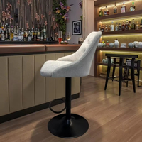 Tabouret de bar moderne au design esthétique commercial, en tissu crème, ergonomique, avec levage libre et repose-pieds stable, pour hôtel et bar à domicile