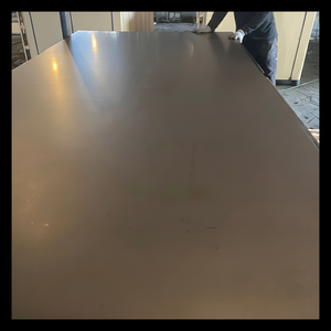 Superficie de eucalipto 18mm Madera contrachapada comercial Núcleo de madera dura Película de melamina Chapa de diseño moderno Estilo de muebles Uso apartamento - Product Image 1