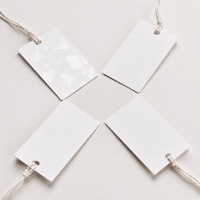 Étiquettes suspendues personnalisées pour vêtements, en papier blanc, avec carte et cordon, pour commandes en gros de vêtements.