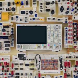 Osciloscopio Digital Portátil <span class=keywords><strong>RIGOL</strong></span> DHO814 de Alta Resolución, 100MHz, 4 Canales, 12 Bits, con Pantalla Táctil de 7 Pulgadas y 4 Sondas de 150MHz - Product Image 3