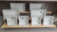 Boîtiers d'instruments électroniques d'exportation AGUX Type 86 SM-WSB-S 86x86x35mm 3x3 à fond ouvert en PP