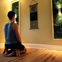 Banc de chaise de méditation en teck pliable de style japonais ergonomique de logo personnalisé de haute qualité pour la prière et la relaxation dans les hôtels