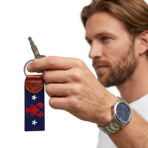 Llavero de langosta con bordado de punto y ribete de cuero genuino para hombre, accesorio náutico de lujo hecho a <span class=keywords><strong>mano</strong></span>, regalo de verano. - Product Image 3