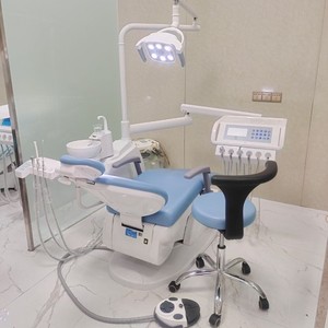 Fauteuil dentaire électrique Virdent A600 avec crachoir intégré, vert clair, modèle standard en plastique - Product Image 3
