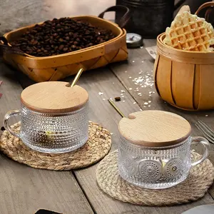 Tivray Vintage Stackable Coffee 14Ozクリアエンボス加工高ホウケイ酸ガラスマグカップ、竹の蓋とスプーン付き