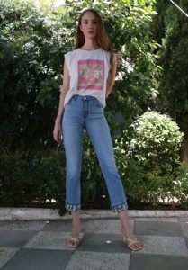 Camiseta Botticelli de la marca Inmaculada Bertos, camiseta de color blanco con bordado de goma y hombro caído - Product Image 2