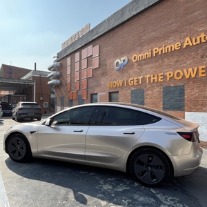 <span class=keywords><strong>Tesla</strong></span> <span class=keywords><strong>Model</strong></span> <span class=keywords><strong>3</strong></span> Usata, Motore Elettrico 202kW, Sistema Autopilot, Berlina Premium, Guida a Sinistra, Sedili in Pelle Scura, Tetto Panoramico - Product Image 3