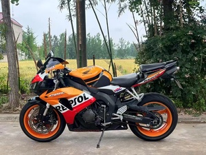 <span class=keywords><strong>Moto</strong></span> Super Sport Honda CBR1000RR Fireblade 1000cc à Refroidissement Liquide, Quatre Cylindres en Ligne, pour Piste et Route - Product Image 4