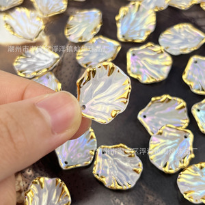 เกล็ดอะคริลิกรูปใบไม้สีรุ้งขอบทอง งานแฮนด์เมด อุปกรณ์ตกแต่งเครื่องประดับ DIY สำหรับสร้อยข้อมือ พวงกุญแจโทรศัพท์ พวงกุญแจ - Product Image 3