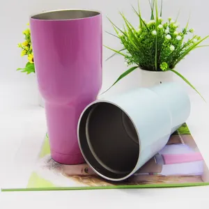 Ide produk baru 2023 disesuaikan 30oz /40oz mug perjalanan tumbler dengan sedotan vakum Flask Set tumbler baja tahan karat