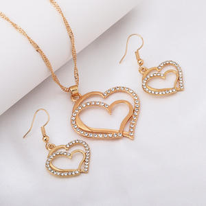 Conjunto de joyería en forma de corazón, collar y aretes de aleación chapados en oro para boda, accesorios de moda románticos para mujer - Product Image 4