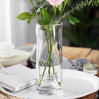 Décoration d'intérieur minimaliste moderne Vases cylindriques en verre transparent de couleur pliante de haute qualité pour les mariages et la décoration de table