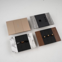 Enchufe Estándar Americano Bipolar con Acabado Mate, Diseño Modular de Dos Tonos, Tipo KLASS 118, IP23, Construcción Premium