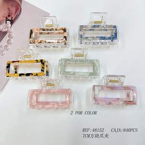 Pinza de Pelo Cuadrada de 7 cm, Transparente con Patrón, 2 por Color - Product Image 1