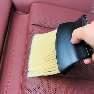 Cepillo para limpiar las rejillas del aire acondicionado del coche, cepillo para quitar el polvo, cepillo para limpiar las grietas interiores, cepillo de cerdas suaves, amarillo - Product Image 1