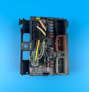 Boîtier de fusibles automobile 9807028780 pour système électrique de voiture, support de fusibles durable, remplacement compatible avec Citroën <span class=keywords><strong>Peugeot</strong></span> - Product Image 4