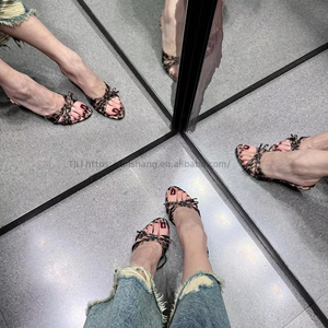 Sandales sexy pour femmes à imprimé léopard avec nœud décoratif, bout rond, talons hauts fins, pantoufles pour femmes - Product Image 2