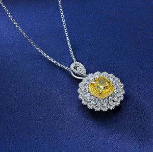 Pendentif en Zircon Cubique Synthétique Jaune 7x7mm Plaqué Or et Argent, Bijou Fantaisie Effet Glacé - Product Image 4