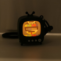 Nieuw in voorraad: Plastic gloeiende, geluidsgivende retro-stijl mini-tv sleutelhanger, bestseller, perfect als klein cadeau voor vrienden