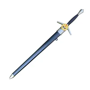World popular game character <span class=keywords><strong>sword</strong></span> metal <span class=keywords><strong>sword</strong></span> Wild Hunt Game arma portachiavi di Geralt toys <span class=keywords><strong>art</strong></span> 30CM dal produttore cinese - Product Image 1