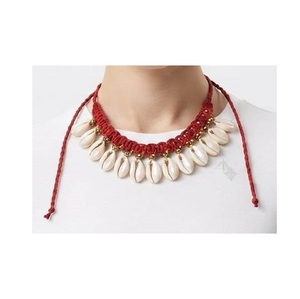 Collier choker en coton ciré très demandé, fait main, avec perles de coquillages cauris, bijoux bohèmes pour femmes et jeunes filles, tendance, en vente - Product Image 3