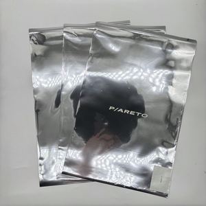Sac d'expédition en argent avec logo personnalisé pour vêtements, sac d'expédition métallique brillant pour sweats à capuche, polymailer - Product Image 5