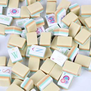 Mahjong Américain Jaune de Divertissement à Quatre Couches en Acrylique Coloré, Assemblé à la Main pour le Loisir - Product Image 4