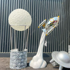 Escultura de Astronauta de Fibra de Vidrio, Figura Decorativa para Exteriores, Montaje en Suelo, Forma Irregular, Tema de Cohete Personalizado - Product Image 2