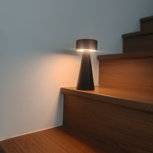 Lampes tactiles noires en aluminium pour la <span class=keywords><strong>d</strong></span>écoration de la maison, 3 couleurs de lumière réglables, prise en charge de la charge <span class=keywords><strong>sans</strong></span> <span class=keywords><strong>fil</strong></span> et de la télécommande - Product Image 4