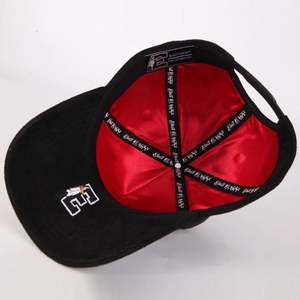 Gorra de Béisbol Deportiva Personalizada con Logotipo Bordado, 5 Paneles, Forro de Satén, Gamuza, 100% Poliéster - Product Image 3