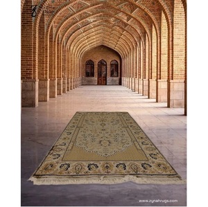 Alfombra de oración de seda Sacred Bloom de alta calidad, acabado de seda suave premium, elegante alfombra islámica para el hogar o la mezquita, disponible para la venta. - Product Image 6